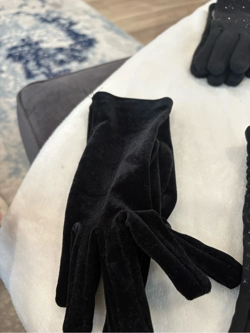 Ladies gloves. 4 pairs - all brand new - 1 with tags.